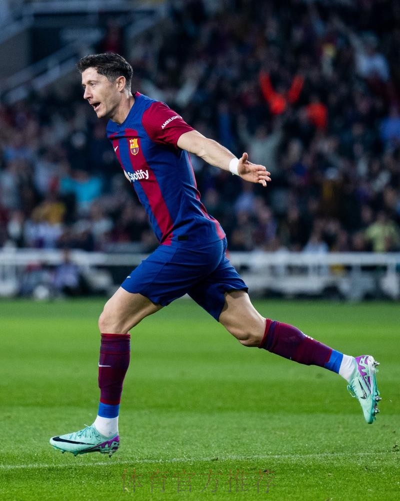 莱万将要求在明夏离队 并会优先考虑加盟皇马 莱万将要求在明夏离队 并会优先考虑加盟皇马